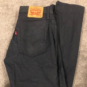 Navy Levi’s jeans